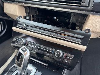 BMW 5-serie 528i x-drive luxury picture 19