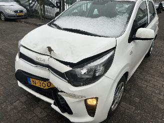 skadebil auto Kia Picanto 1.0 DPI  Comfortline 2021/11
