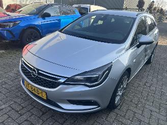 Vaurioauto  passenger cars Opel Astra Stationcar 1.6 CDTI 2016/7