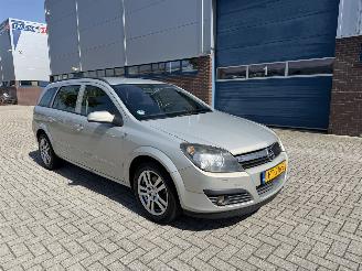 Vaurioauto  passenger cars Opel Astra 1.6 77Kw AIRCO 2006/1