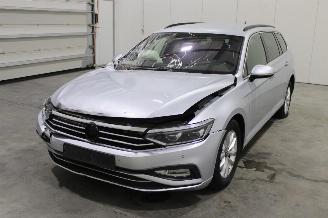 uszkodzony samochody osobowe Volkswagen Passat  2022/9