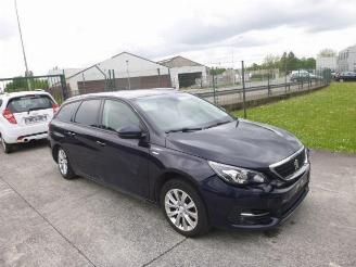 Schadeauto Peugeot 308 1.2   SW 2019/2